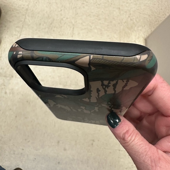 Kamo Skinz - Mossy Oak® Green Leaf® Tough Case (14 pro max) - Picture 1 of 3